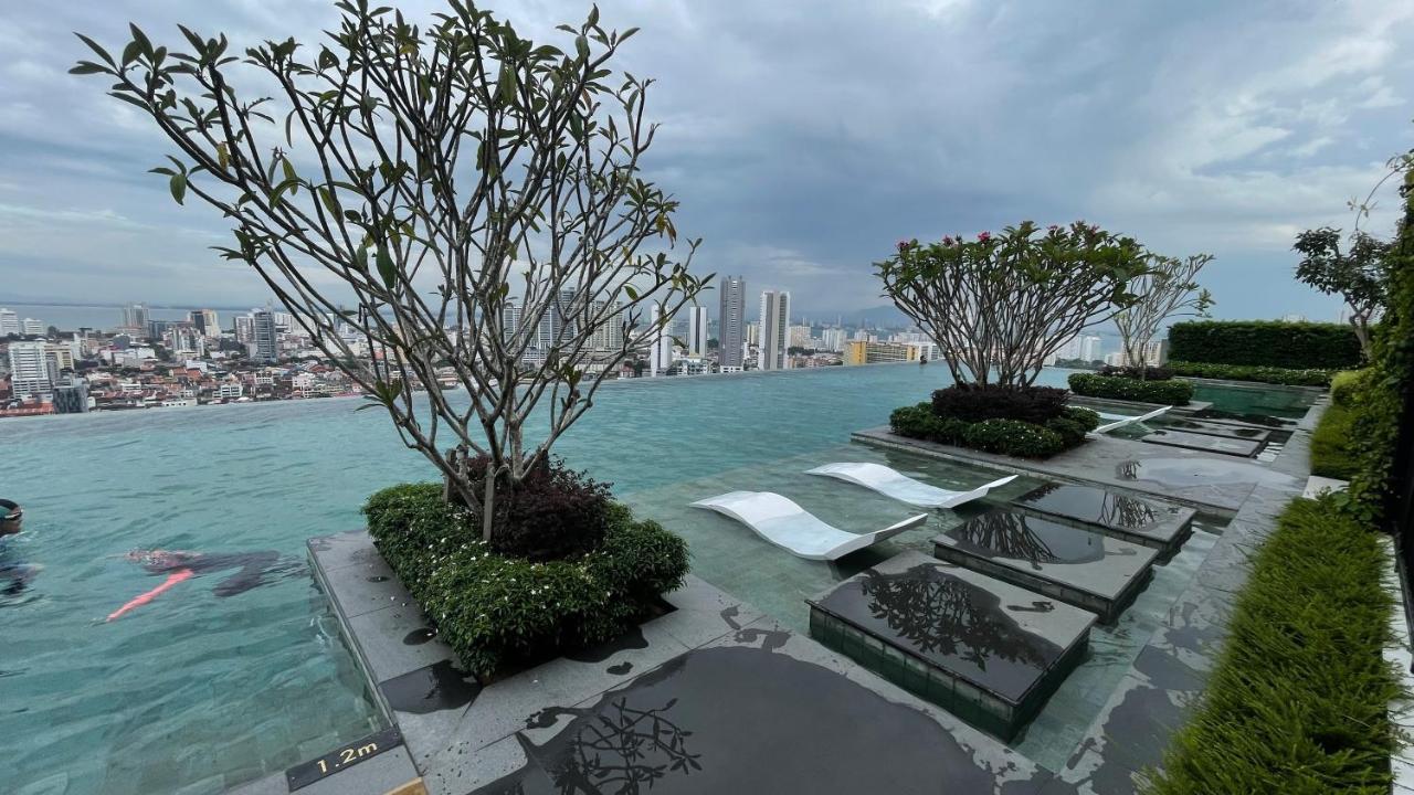 13 Beacon Executive Suites #Rooftoppool #Luxurysuites George Town Exterior foto